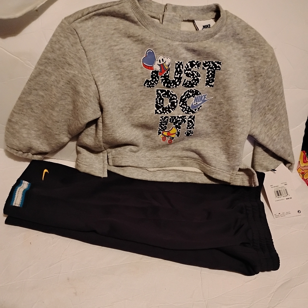 NWTS Nike sweatshirt and Nike pants